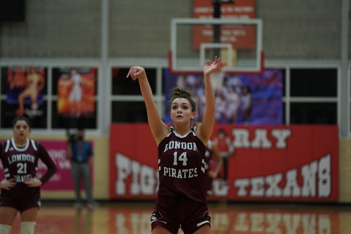 mathis-london-girls-basketball-playoffs00022